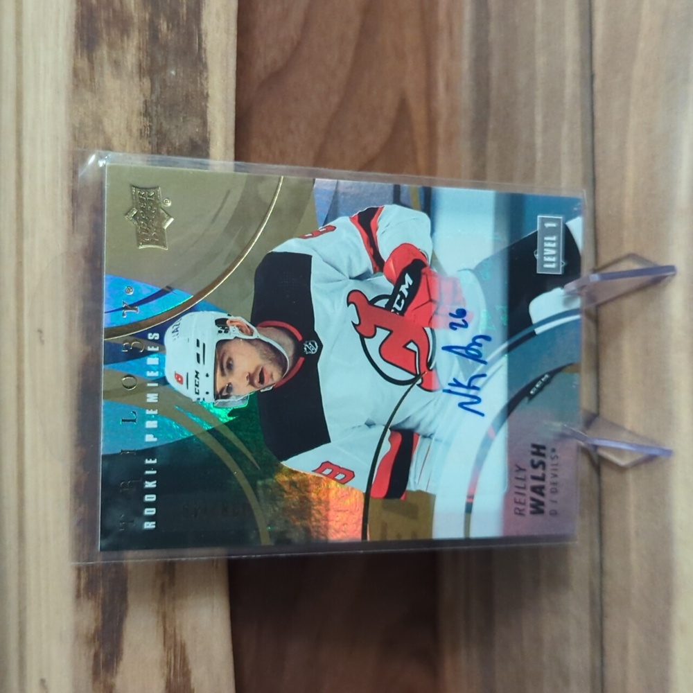 2022-23 Trilogy Hockey Rookie Premieres Gold Rookie Auto Reilly Walsh 98/149 NM